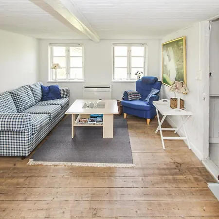 2 Bedroom Awesome In Casa de Férias Samsø